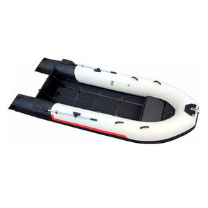 barco inflável com motor de popa 1