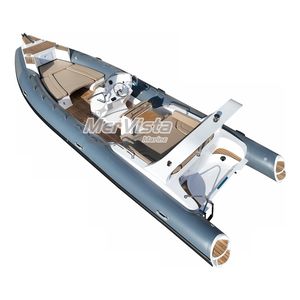 barco inflável com motor de popa