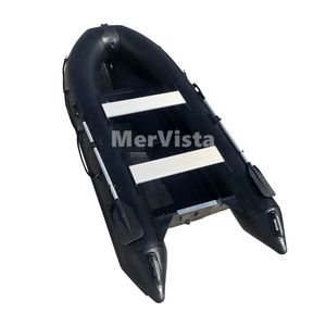 barco inflável com motor de popa