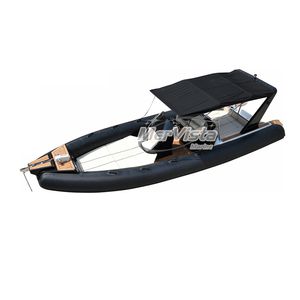 barco inflável com motor de popa