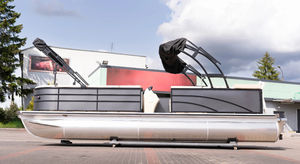 pontoon boat com motor de popa
