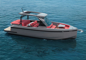 lancha Cabin Cruiser com motor de centro