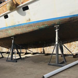 berço de apoio para barco a motor