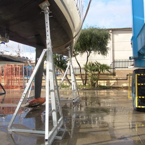 berço de apoio para barco a motor