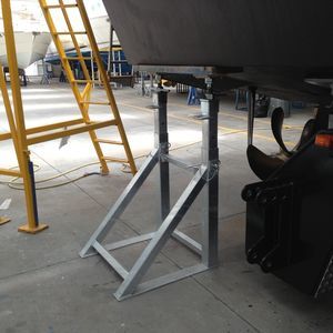berço de apoio para barco a motor