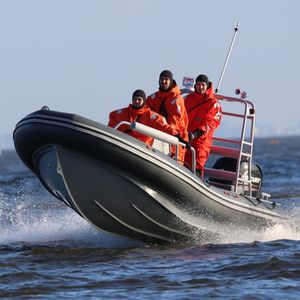 barco profissional barco-patrulha / com motor de popa / barco inflável semirrígido / em alumínio