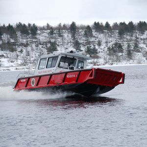 barco de combate a incêndio