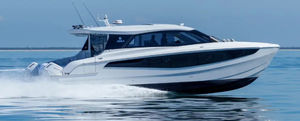 lancha Express Cruiser catamarã