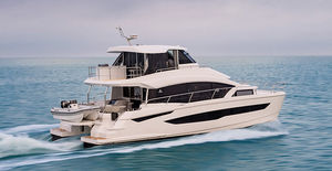 iate a motor catamarã 1
