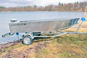 bay boat com motor de popa 1