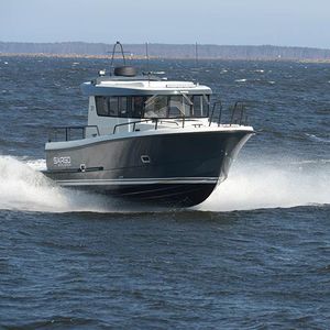 lancha Express Cruiser com motor de centro / bimotor / com hard-top / trawler