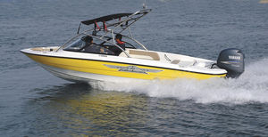 lancha de proa aberta com motor de popa / bowrider / de wakeboard / T-Top