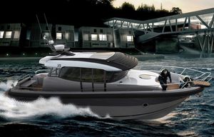 lancha Express Cruiser com motor de centro / a diesel / bimotor / com casa do leme