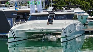lancha Express Cruiser catamarã