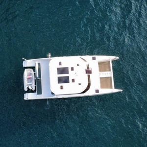 lancha Express Cruiser catamarã