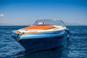 lancha Express Cruiser com motor de centro