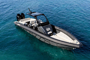barco inflável de casco rígido (RIB)