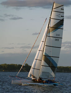 catamarã esportivo de lazer