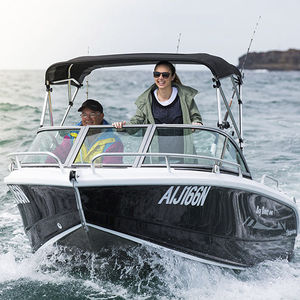 lancha de proa aberta com motor de popa / com console dupla / de pesca esportiva / máx. 5 pessoas