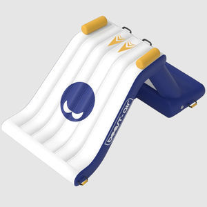 equipamento de diversão aquática escorregador