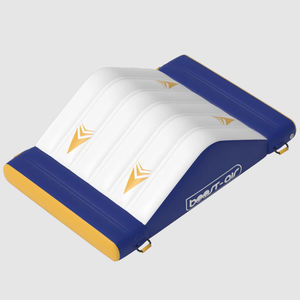 equipamento de diversão aquática plataforma