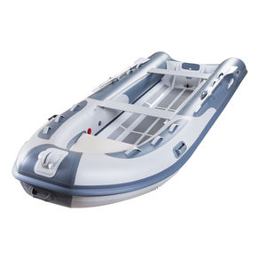 barco inflável com motor de popa 1