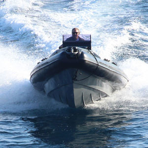 barco inflável com motor de popa 1