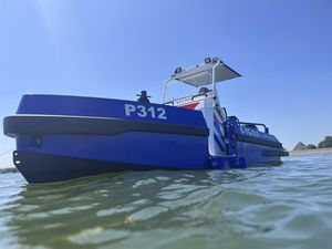 barco profissional barco-patrulha 1