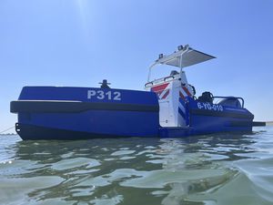 barco profissional barco-patrulha 1