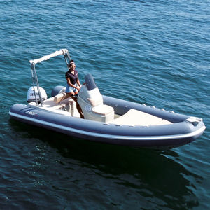 barco inflável com motor de popa 1