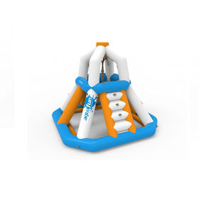 equipamento de diversão aquática parede de escalada