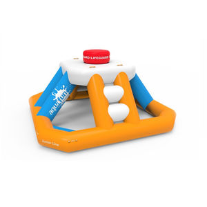equipamento de diversão aquática em escada