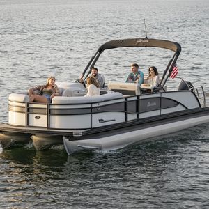 pontoon boat com motor de popa