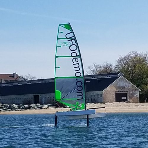 Catamarã esportivo com hidrofólio - UFO - Fulcrum Speedworks - individual / infantil / desmontável