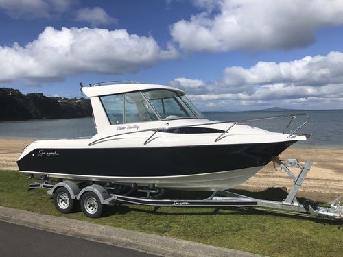 Lancha Day Cruiser com motor de popa - Blazer 640 HT - Seanymph Boats - com cockpit fechado / com hard-top / de pesca esportiva