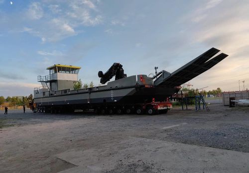 Barco profissional barcaça de trabalho - FB Pontoons - com motor de centro