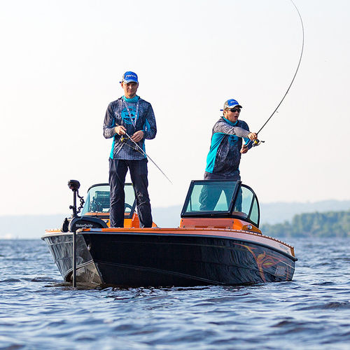 Bay boat com motor de popa - 555 SPORT ANGLER - BoatLab LLC - com console dupla / de pesca esportiva / em alumínio