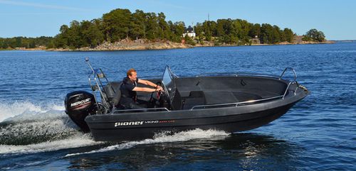 Lancha de console central com motor de popa - VIKING - Pioner Boats Norway - de pesca esportiva / máx. 6 pessoas / com solário