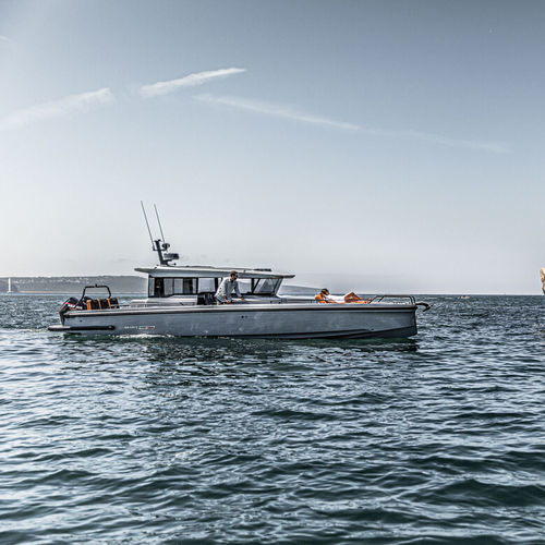 Lancha Express Cruiser com motor de popa - Shadow 900 XC Cross - Brabus Marine - bimotor / com casa do leme / de cruzeiro rápido