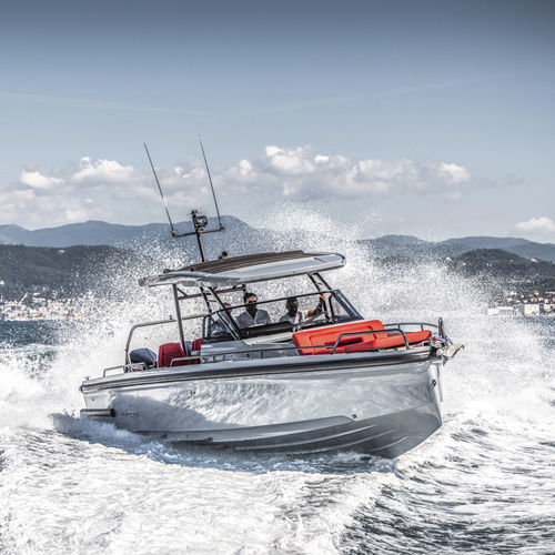 Lancha Express Cruiser com motor de popa - SHADOW 900 SPYDER - Brabus Marine - bimotor / open / máx. 12 pessoas