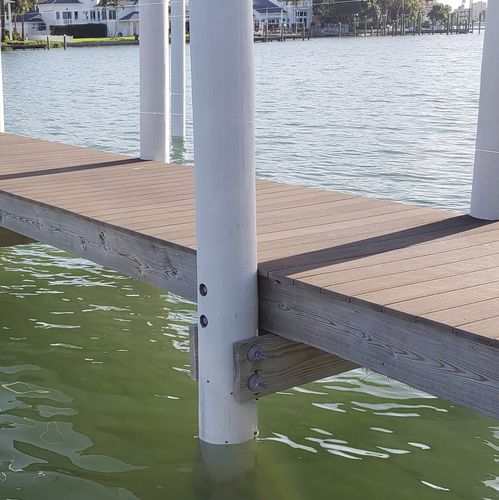 Guia de estaca para píer -  Durosleeve - Shoreline Plastics, LLC