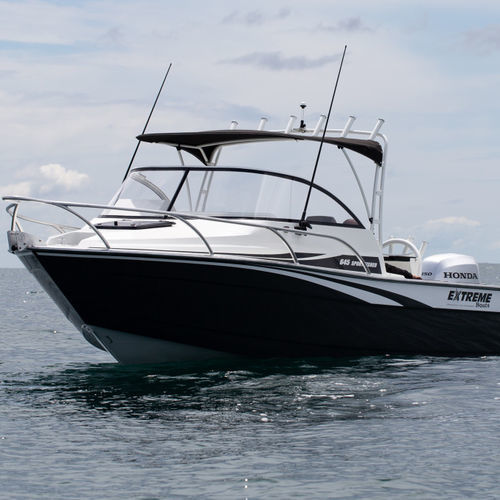 Lancha Day Cruiser com motor de popa - 645 - Extreme Boats EU Ltd. - open / com console dupla / esportiva