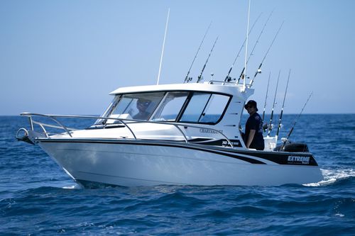 Barco de pesca-passeio com motor de popa - 745 GAME KING - Extreme Boats EU Ltd. - bimotor / com hard-top / em alumínio