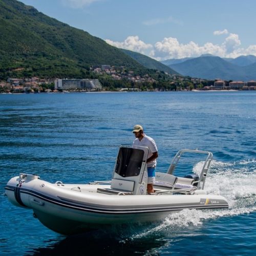 Barco inflável com motor de popa - 18 DL - MS Marine GmbH - de casco rígido (RIB) / open / com console central