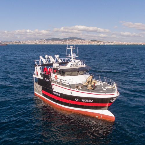 Barco profissional de arrasto - FVT160 - Nova Shipyard - com motor de centro / em aço