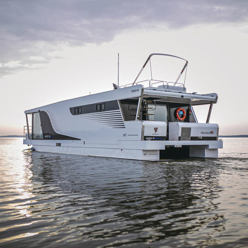 Barco-casa catamarã - S51 line - Catamarans-HT - com motor de centro / elétrico / com flybridge