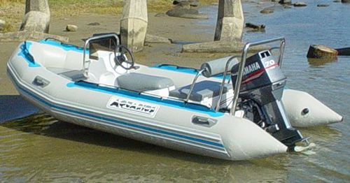 Barco inflável com motor de popa - 4.2m - Aquarius Inflatables - semirrígido / com console central / open