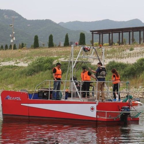 Barco profissional barcaça recolhedora de resíduos - 8 M - WEIHAI WES-TECH Equipment Co., Ltd. - barcaça recolhedora de hidrocarbonetos / com motor de popa / com casco rígido