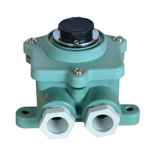 Tomada estanque elétrica para navio - IMPA 330648 - Zhejiang Bozhou Marine Electric Technology Co., Ltd. - para barco / fêmea / com interruptor