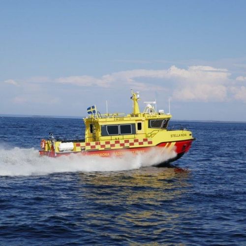 Barco profissional barco de combate a incêndio - 1370 - Kewatec - barco-ambulância / barco recolhedor de hidrocarbonetos / com motor de centro linha-IPS